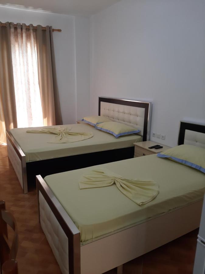 Rock Star-Pllakat Bed & Breakfast Sarande Ngoại thất bức ảnh