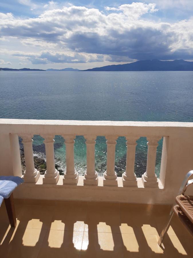 Rock Star-Pllakat Bed & Breakfast Sarande Ngoại thất bức ảnh