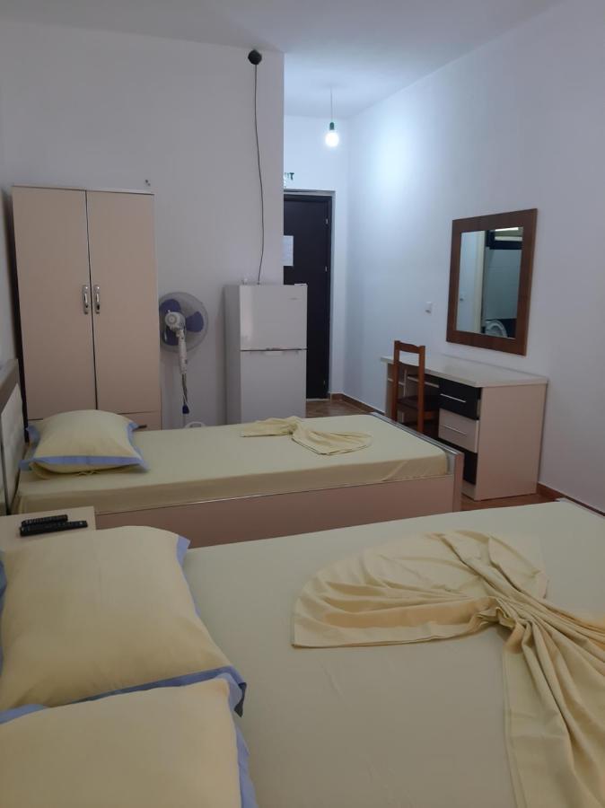 Rock Star-Pllakat Bed & Breakfast Sarande Ngoại thất bức ảnh