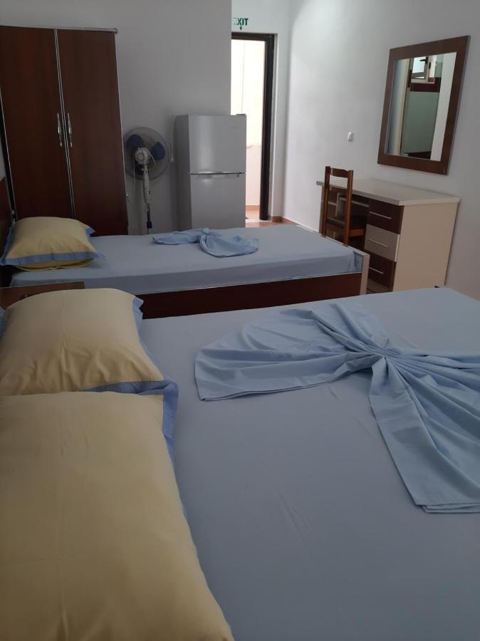 Rock Star-Pllakat Bed & Breakfast Sarande Ngoại thất bức ảnh