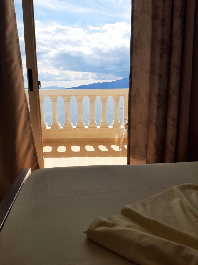 Rock Star-Pllakat Bed & Breakfast Sarande Ngoại thất bức ảnh