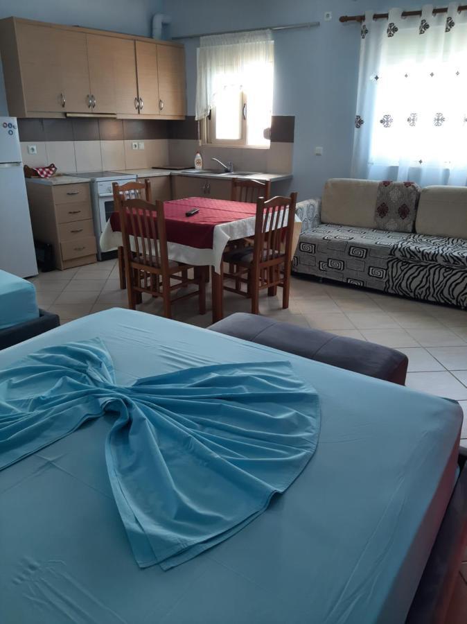 Rock Star-Pllakat Bed & Breakfast Sarande Ngoại thất bức ảnh