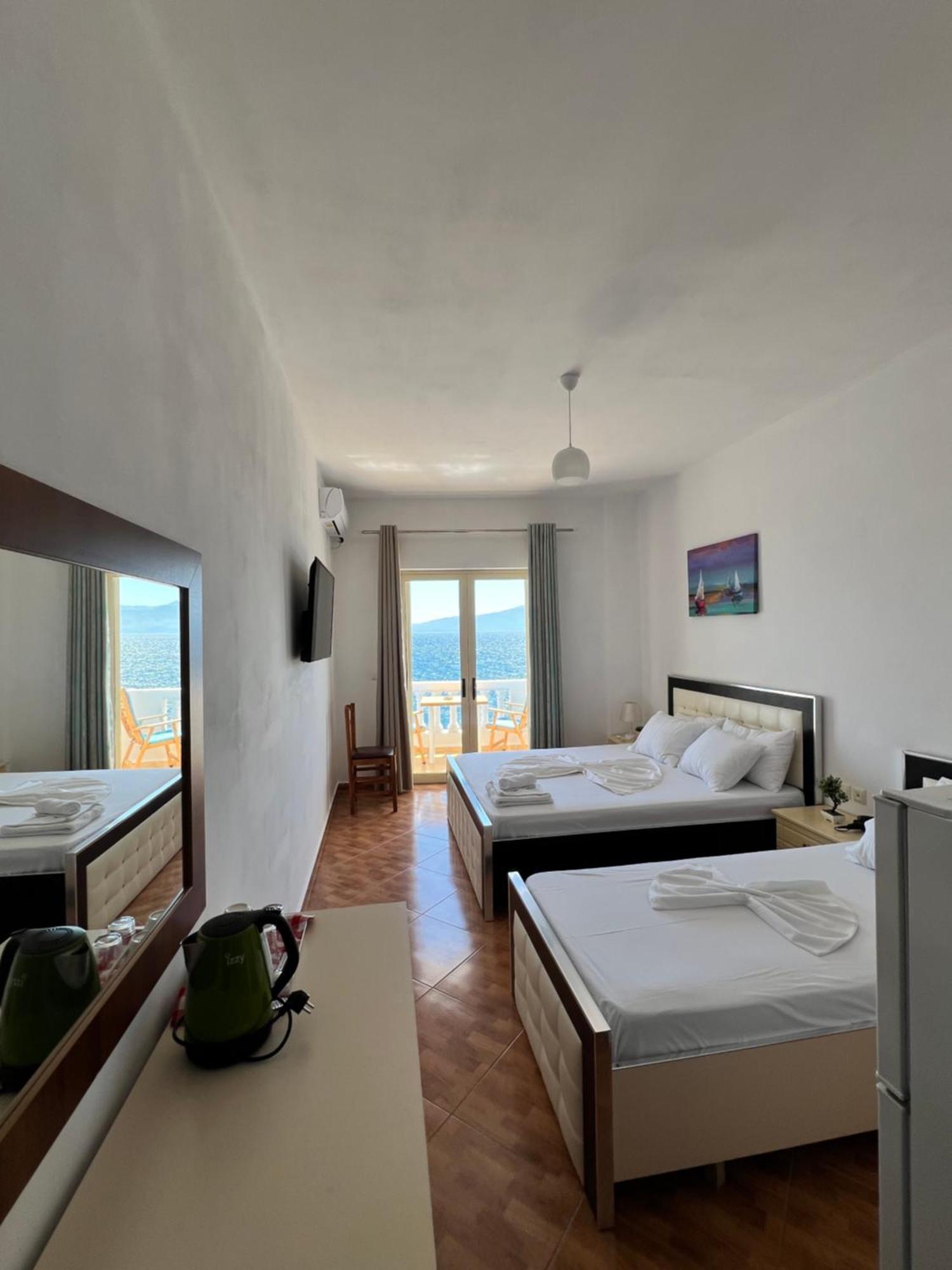 Rock Star-Pllakat Bed & Breakfast Sarande Ngoại thất bức ảnh