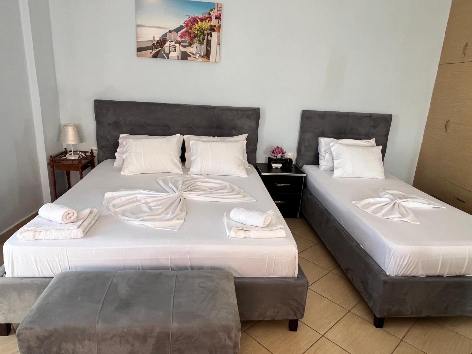 Rock Star-Pllakat Bed & Breakfast Sarande Ngoại thất bức ảnh
