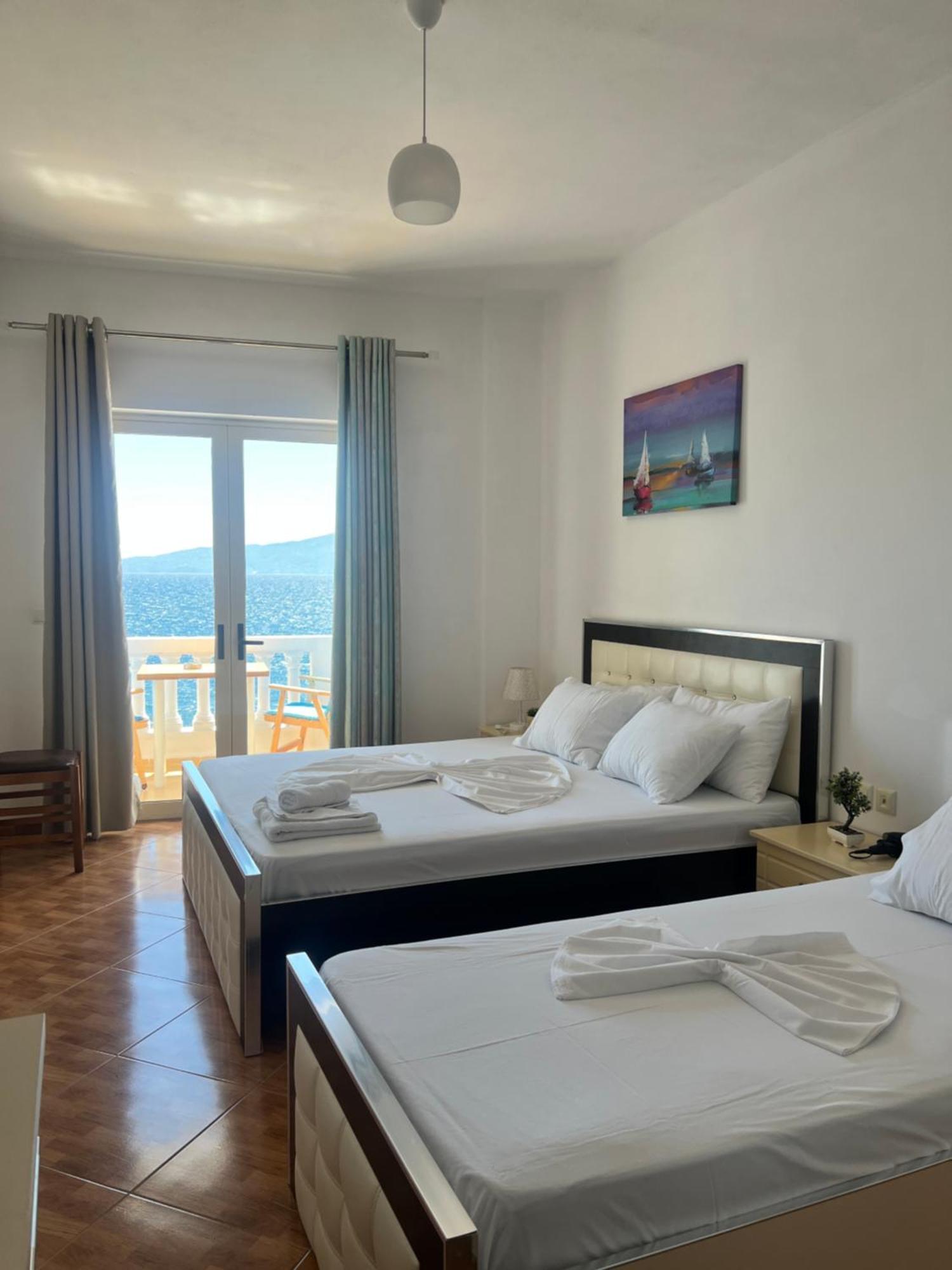 Rock Star-Pllakat Bed & Breakfast Sarande Ngoại thất bức ảnh