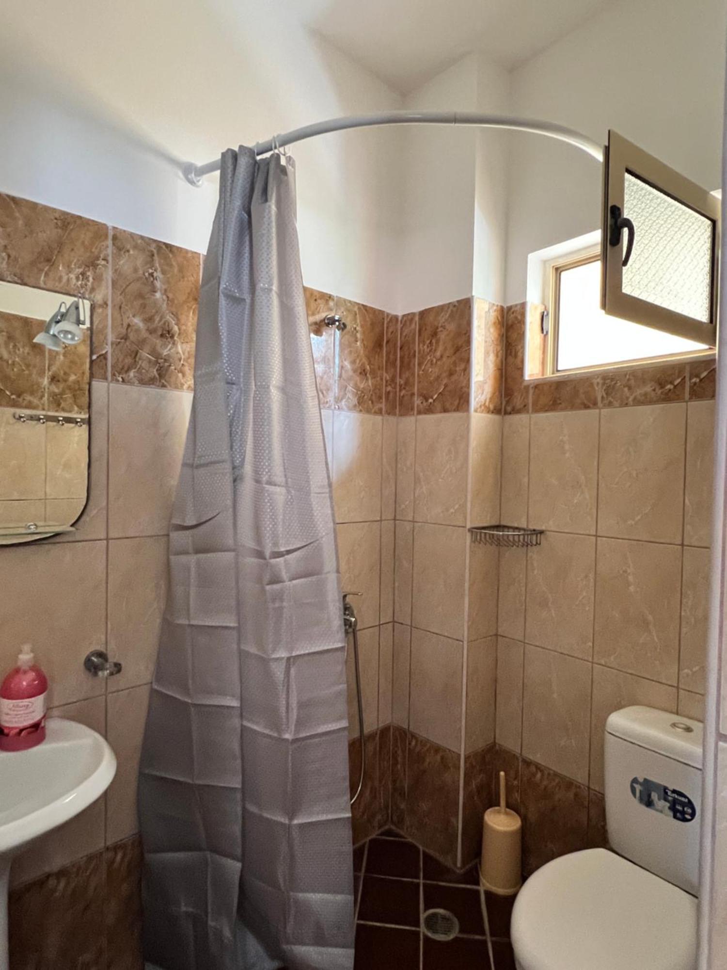 Rock Star-Pllakat Bed & Breakfast Sarande Ngoại thất bức ảnh